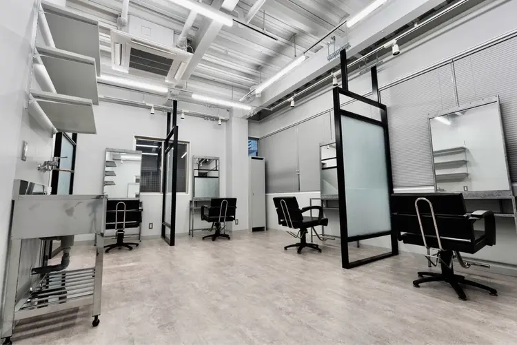 REALIZE -MEN 'S HAIR-の内観・外観3