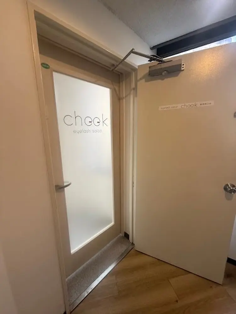 cheek eyelash salon 新宿西口店の内観・外観2