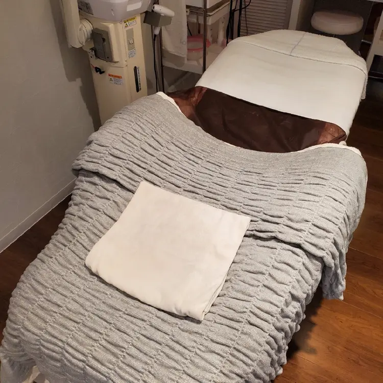 POLA博多駅筑紫口店の内観・外観3