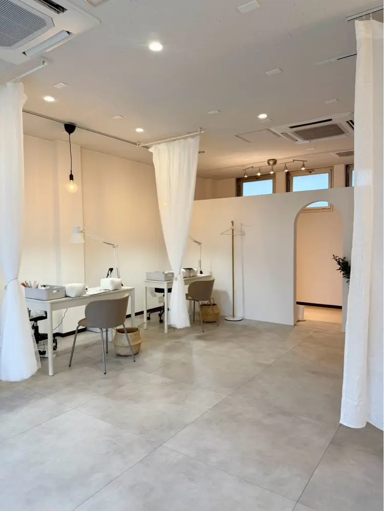 WHITE NAIL甲府昭和の内観・外観1