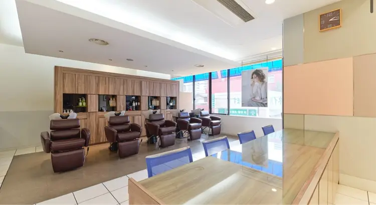 ZELE 草加駅前の内観・外観2