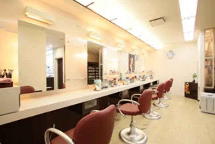 CPサロンエルフィン本店の内観・外観2