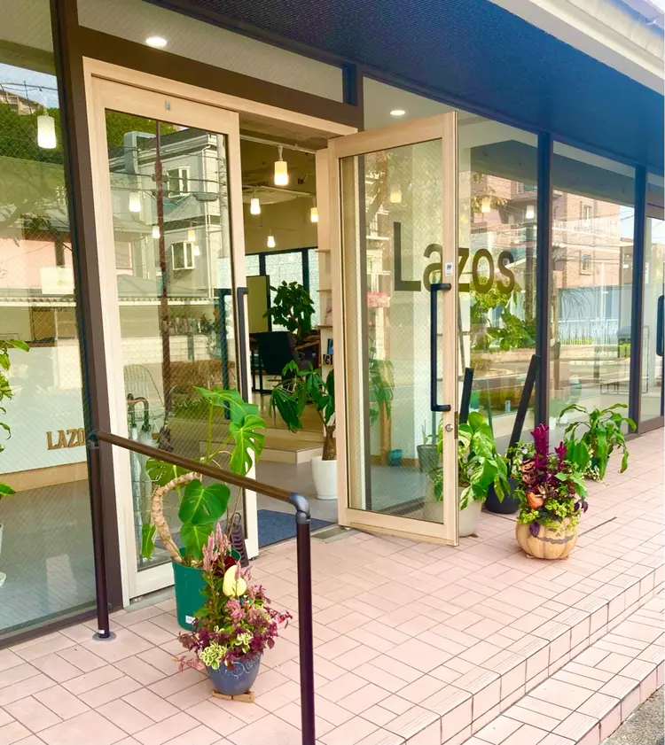 LAZOSの内観・外観1