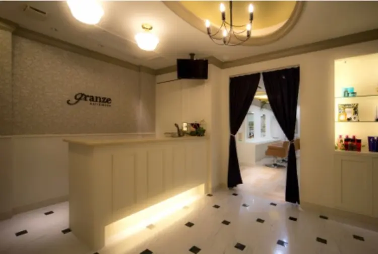 M'sアイブロウの内観・外観2