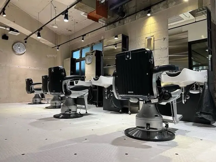 FRANK'S BARBER RESERVEの内観・外観2