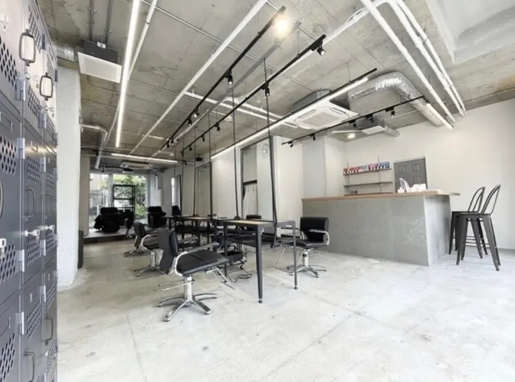 PIVOTの内観・外観1