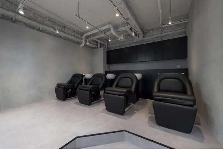 SALOWIN  梅田茶屋町店の内観・外観3