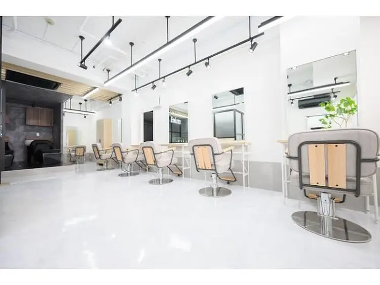 miel hair 新宿店 【ミエル ヘアー】の内観・外観3