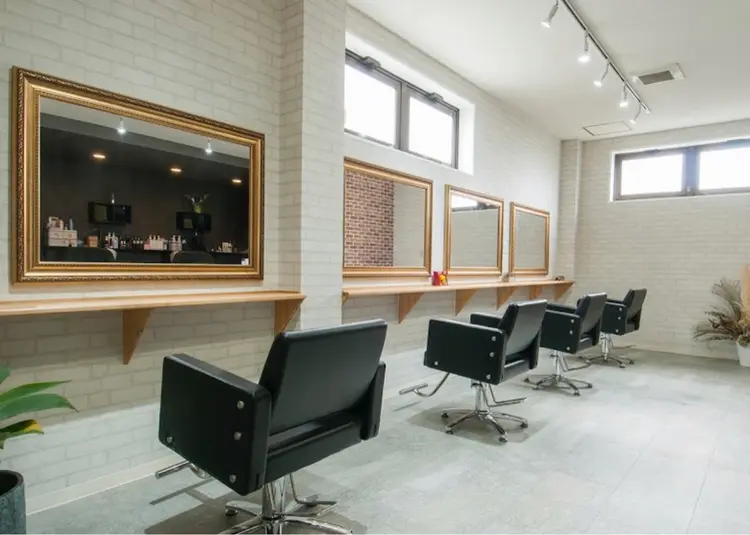 hair studio Peaceの内観・外観2