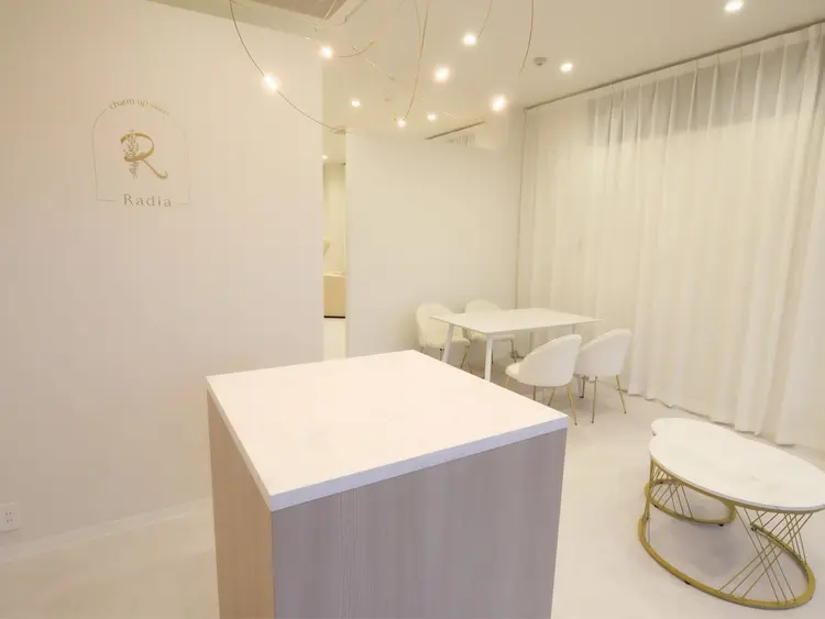 charm-up salon  Radiaの内観・外観1