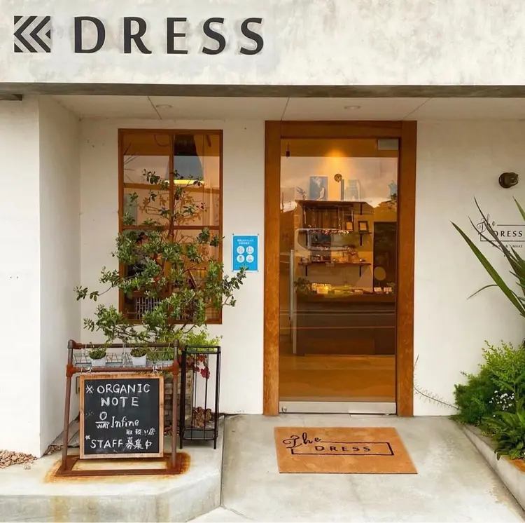 DRESSの内観・外観1