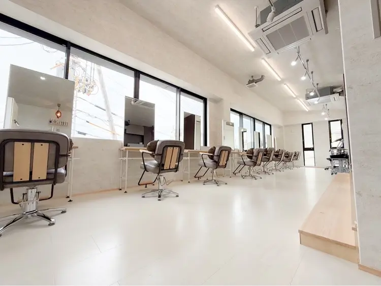 PLUSISM Velenの内観・外観1