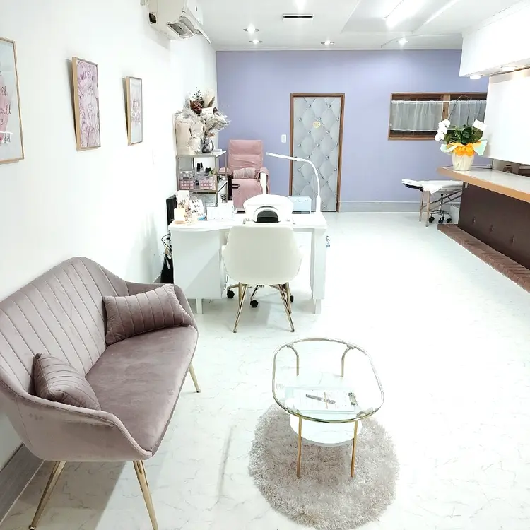 Shine Nailの内観・外観1