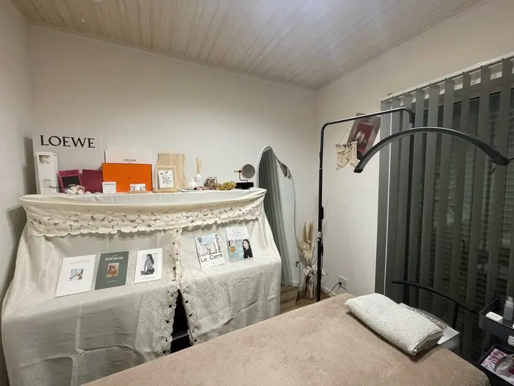 eye brow&lushの内観・外観1