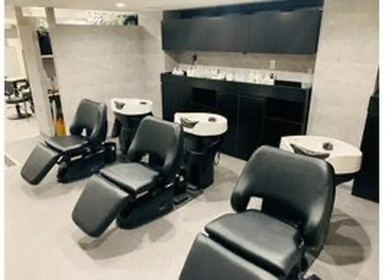 motion  新宿店の内観・外観3