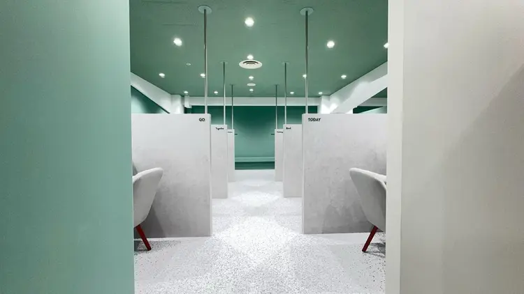 RKM nailの内観・外観2