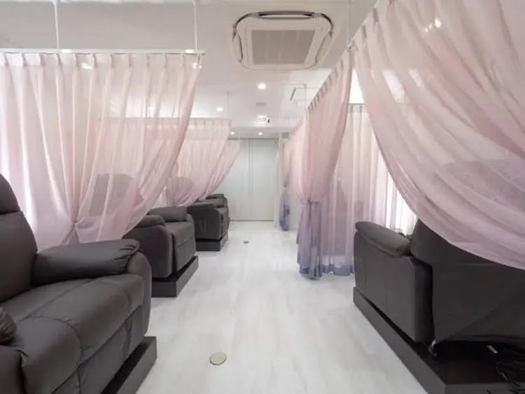 EyebeLushの内観・外観2