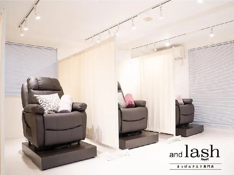 and lashの内観・外観1