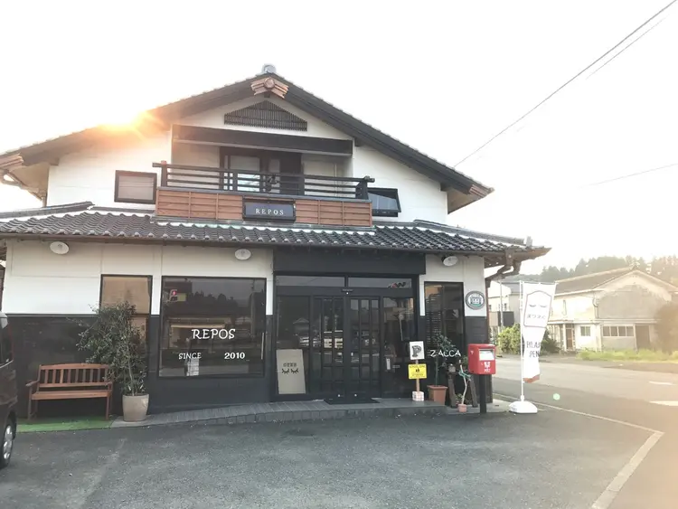 REPOS（ルポ）の内観・外観1