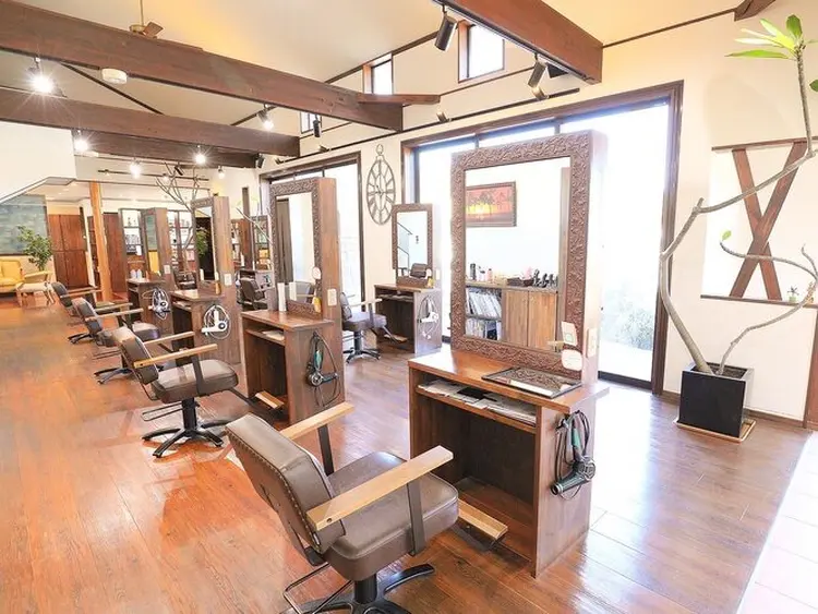 美容室 Luccica HAWAIIの内観・外観2