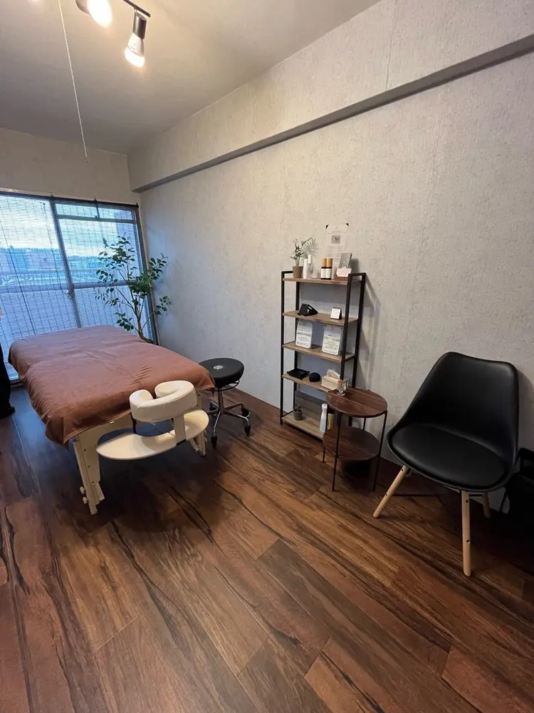 整体サロンRoostの内観・外観1