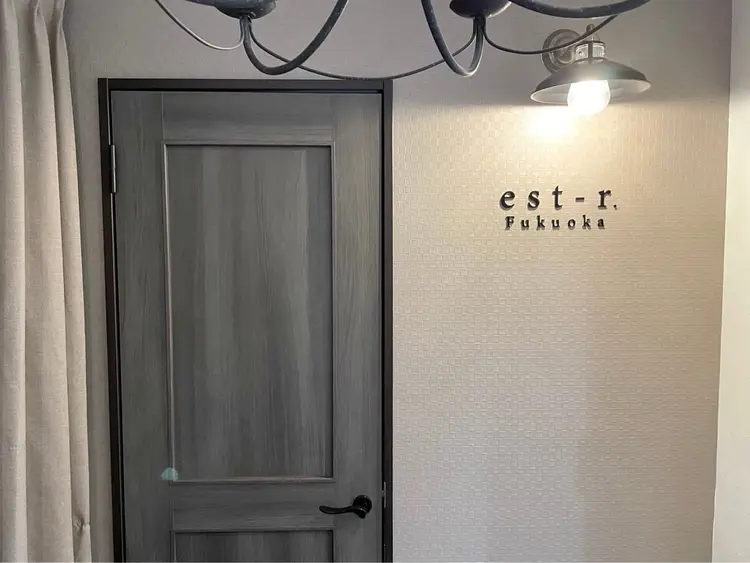 est-r.Fukuoka 福岡博多店の内観・外観1