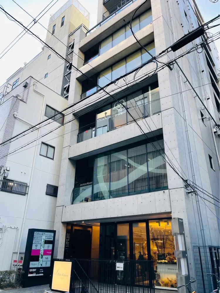 F'sLoungeの内観・外観2