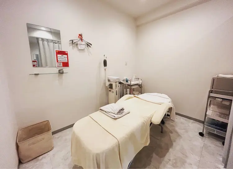 POLA伏見稲荷店の内観・外観2