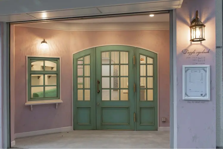 Dazzle eye lashの内観・外観1