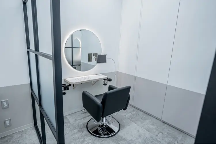 SALOWIN表参道　arist店の内観・外観2