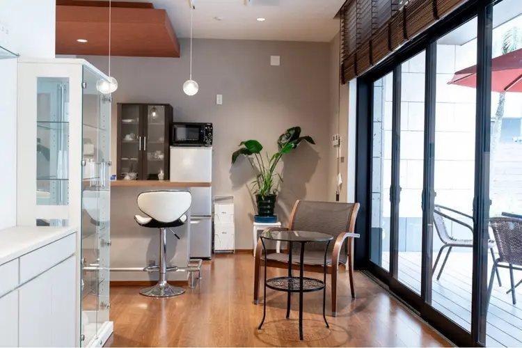 POLA博多駅筑紫口店の内観・外観1