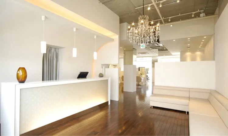 CARE梅田店の内観・外観1