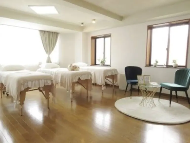 more edge 三軒茶屋店の内観・外観2