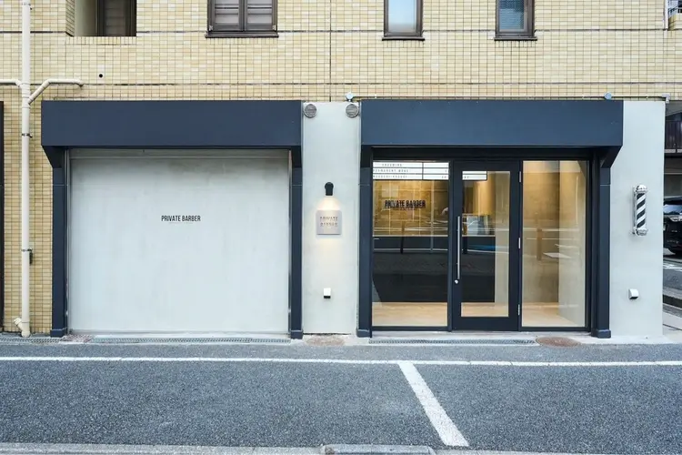プライベートバーバーの内観・外観1