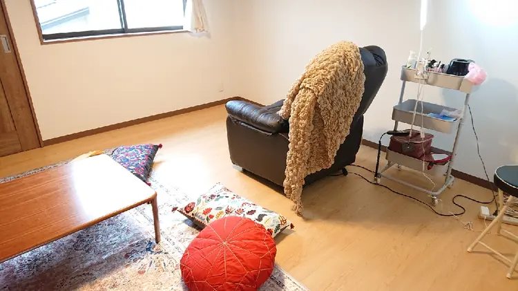 眉毛スタイリングとヘナ教室のお店「月の葉」の内観・外観2