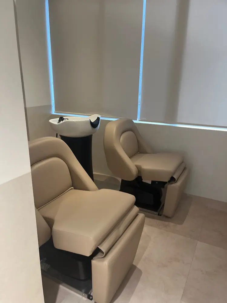 SALOWIN名古屋本山店の内観・外観3