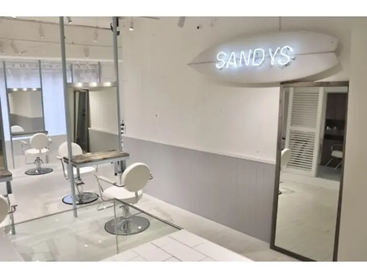 SANDYSの内観・外観1