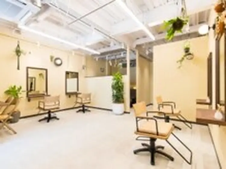 美容室アルファガーデンセカンドの内観・外観1