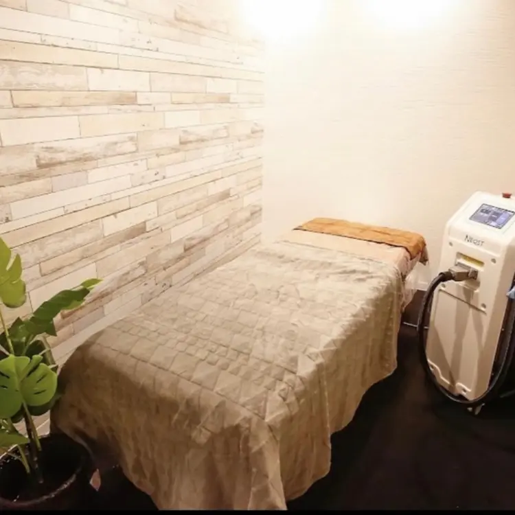 アイブロウ専門店CROWNの内観・外観1