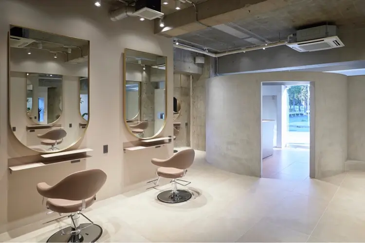 SOLAS   緑地公園店の内観・外観2