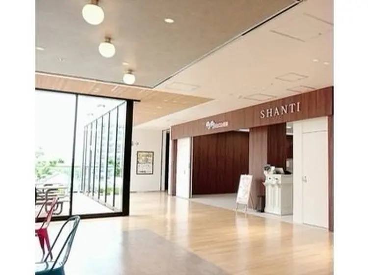 シャンティの内観・外観1
