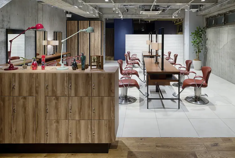 HAIR&MAKE EARTH大和店の内観・外観1