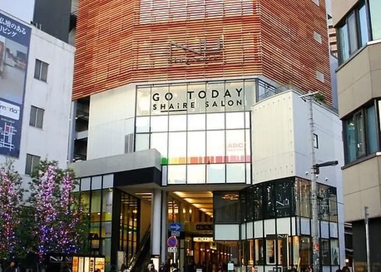 GO TODAY 梅田NU茶屋町店の内観・外観3