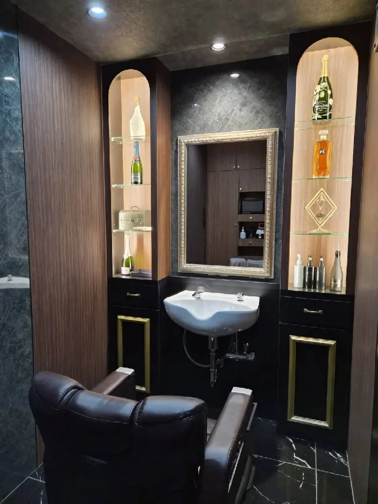 ヒロ銀座 BARBER SHOP栄店の内観・外観2