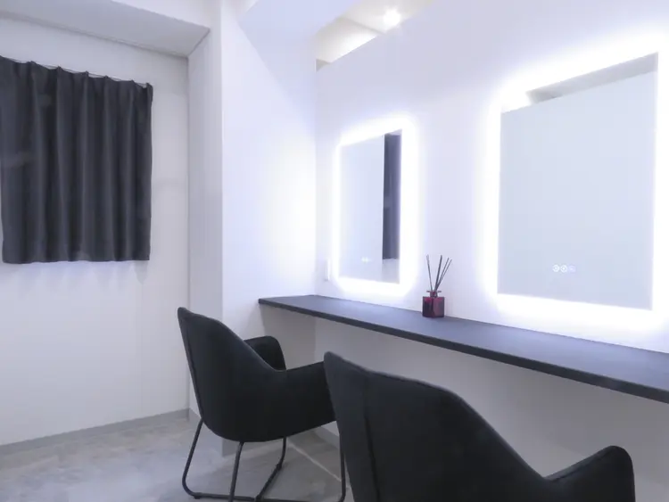 Emona Nail 博多駅前店の内観・外観2