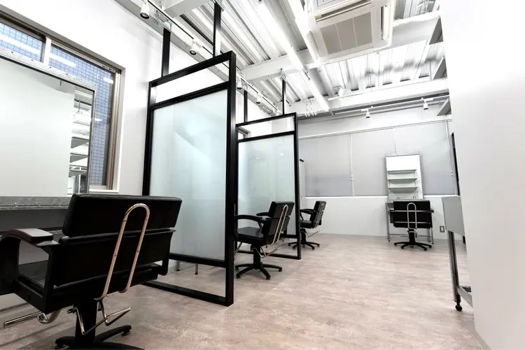 REALIZE -MEN 'S HAIR-の内観・外観2