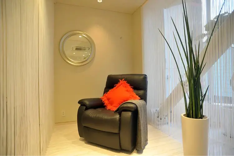 プラスエイト新宿店の内観・外観2