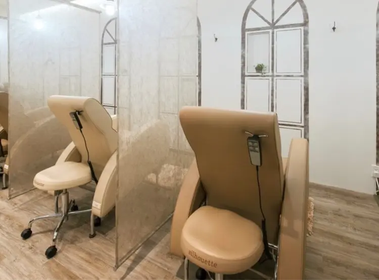 美眉&美まつ毛専門サロン　silhouette博多マルイ店の内観・外観3