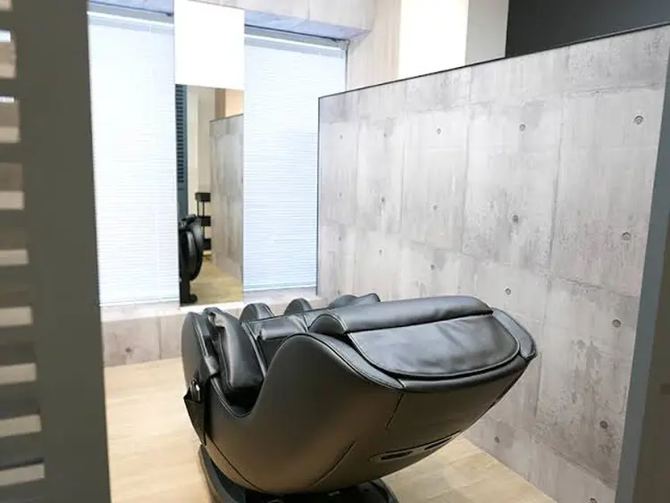 エサージュオム新宿店の内観・外観2