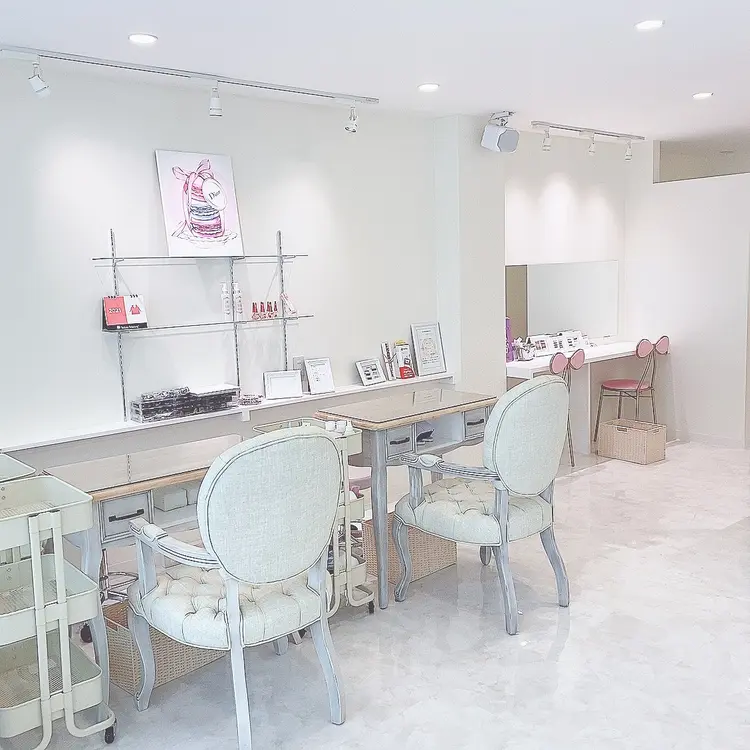 Le'a first 西梅田店の内観・外観2